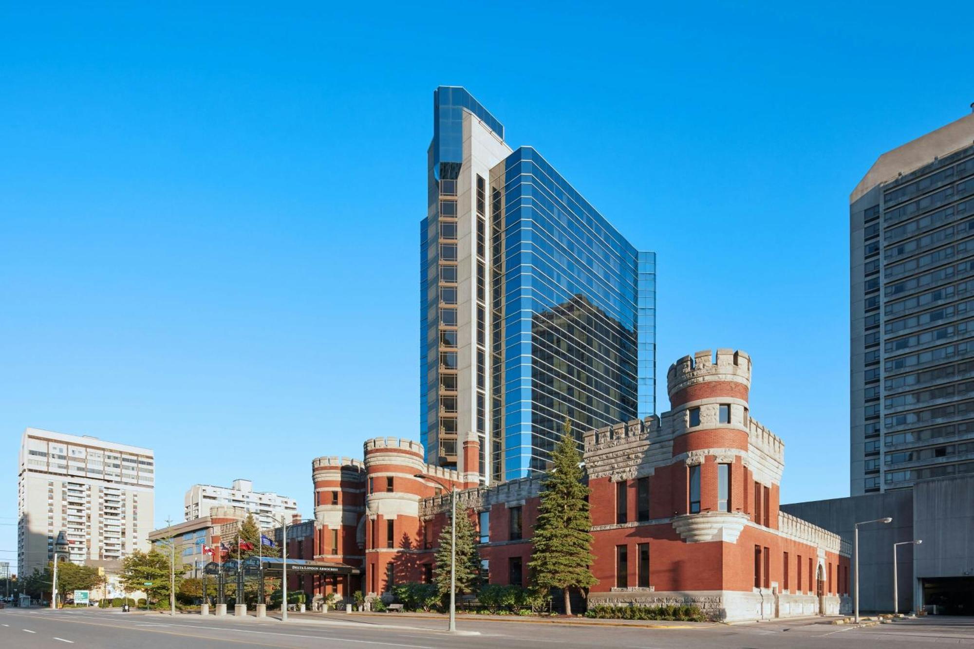 Delta Hotels By Marriott London Armouries Exteriör bild
