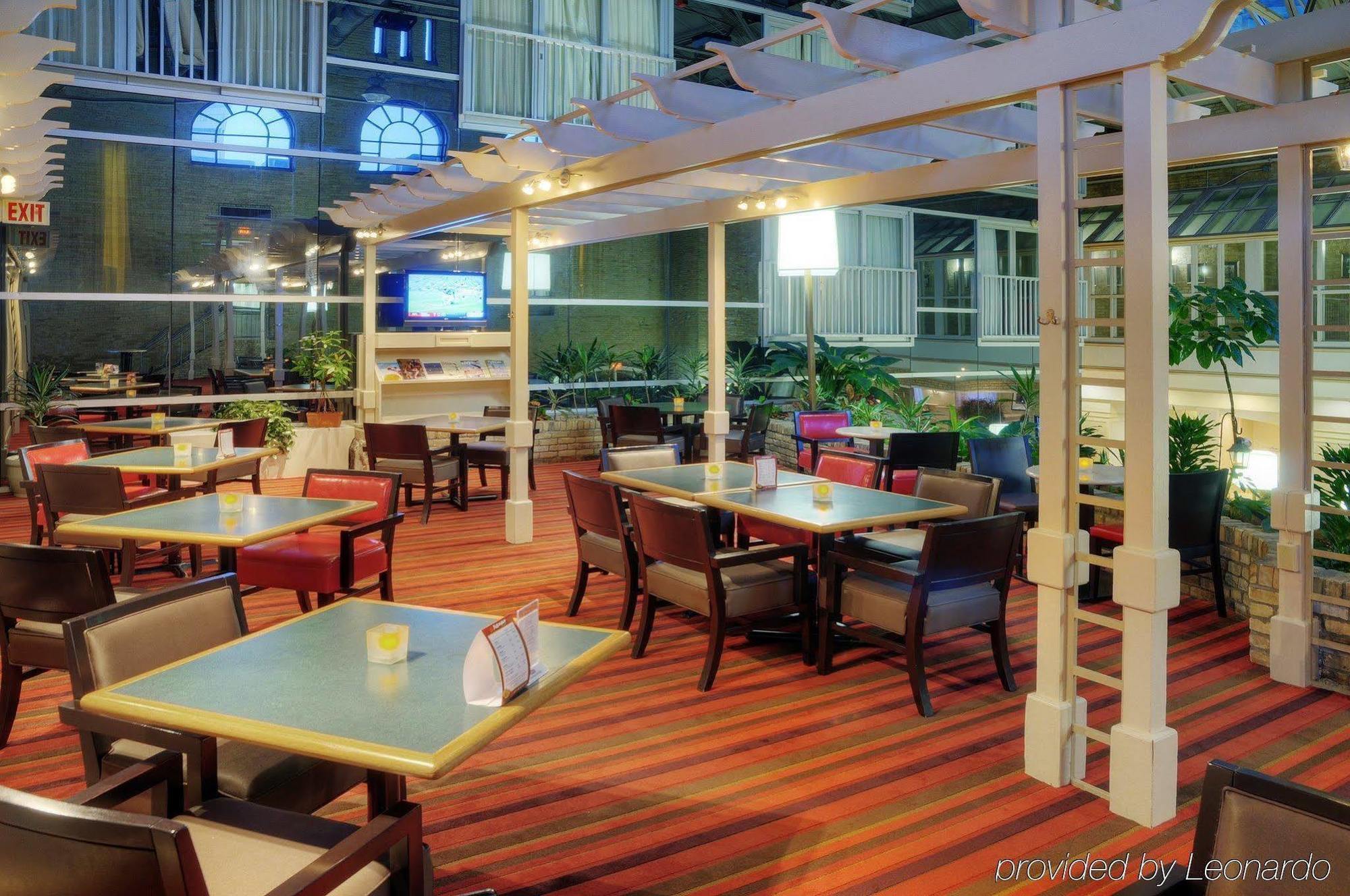 Delta Hotels By Marriott London Armouries Restaurang bild
